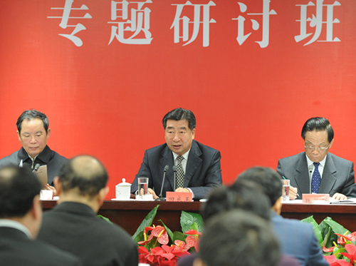4月9日,中共中央政治局委員、國務院副總理回良玉在北京出席省部級領導干部宗教工作專題研討班開班儀式并講話。新華社記者 丁林 攝