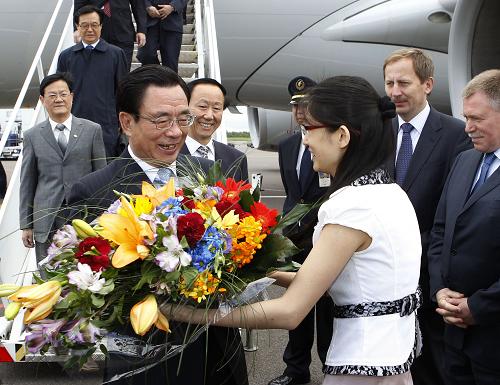 6月13日,中共中央政治局常委、中央紀(jì)委書記賀國強(qiáng)抵達(dá)維爾紐斯,開始對(duì)立陶宛進(jìn)行正式友好訪問。新華社記者 劉建生 攝