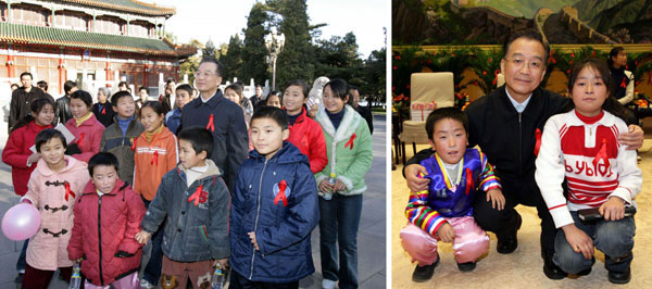 2006年12月1日,中共中央政治局常委、國務(wù)院總理溫家寶邀請(qǐng)部分艾滋病致孤兒童和患者到中南海參觀并座談。這是溫家寶總理和孩子們?cè)谝黄稹?新華社記者 姚大偉 攝