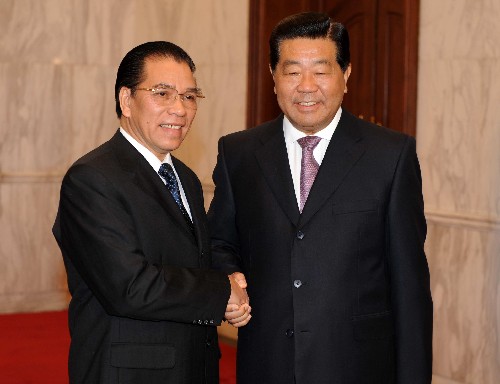 6月1日,中共中央政治局常委、全國政協(xié)主席賈慶林在北京釣魚臺國賓館會見越共中央總書記農德孟。 新華社記者 高潔 攝