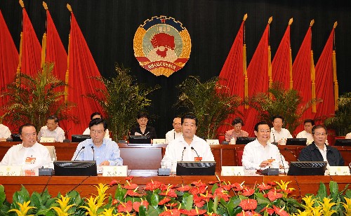 7月2日,政協(xié)十一屆全國委員會常務(wù)委員會第二次會議在北京開幕。中共中央政治局常委、全國政協(xié)主席賈慶林主持開幕會。 新華社記者 高潔 攝