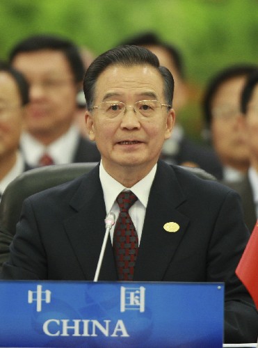 10月25日,為期2天的第七屆亞歐首腦會(huì)議在北京人民大會(huì)堂隆重閉幕。國(guó)務(wù)院總理溫家寶主持閉幕式并致閉幕詞。 新華社記者鞠鵬攝