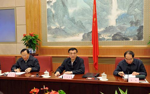 12月18日,中共中央政治局常委、國務院副總理、國務院第六次全國人口普查領導小組組長李克強在北京主持召開國務院人口普查領導小組第一次全體會議。 新華社記者 饒愛民 攝