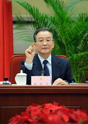 1月19日,國務(wù)院總理溫家寶在北京主持召開國務(wù)院第二次全體會(huì)議,討論即將提請十一屆全國人大二次會(huì)議審議的《政府工作報(bào)告(征求意見稿)》。新華社記者 黃敬文 攝