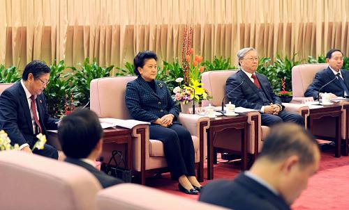 1月20日,中共中央政治局委員、國務委員劉延東在北京人民大會堂出席紀念《國家通用語言文字法》頒布10周年座談會并講話。 新華社記者 張鐸 攝