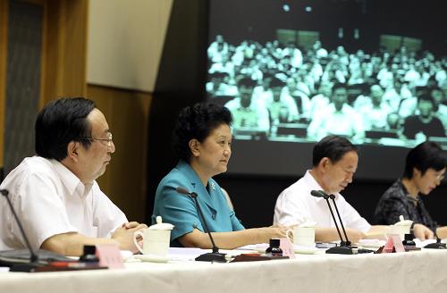 7月6日,中共中央政治局委員、國務(wù)委員劉延?xùn)|在北京出席全國教育投入和管理工作電視電話會議并講話。新華社記者 丁林 攝