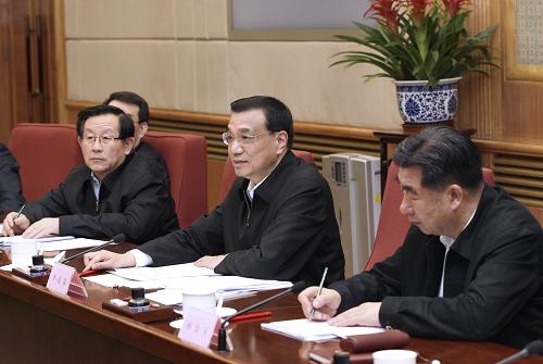 3月20日,中共中央政治局常委、國務(wù)院副總理、國務(wù)院南水北調(diào)工程建設(shè)委員會(huì)主任李克強(qiáng)主持召開國務(wù)院南水北調(diào)工程建設(shè)委員會(huì)第六次全體會(huì)議并講話。新華社記者 龐興雷 攝