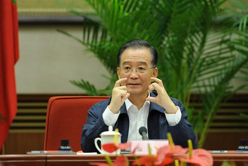 9月21日和22日,國務(wù)院總理溫家寶召開三次新興戰(zhàn)略性產(chǎn)業(yè)發(fā)展座談會,聽取經(jīng)濟、科技專家的意見和建議。新華社記者 黃敬文 攝
