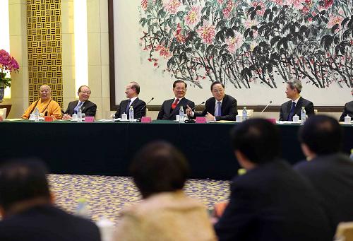 2月19日,中共中央政治局常委、全國政協(xié)主席俞正聲同中國國民黨榮譽(yù)主席連戰(zhàn)一起出席兩岸各界人士座談會(huì)并發(fā)表講話。新華社記者 劉衛(wèi)兵 攝