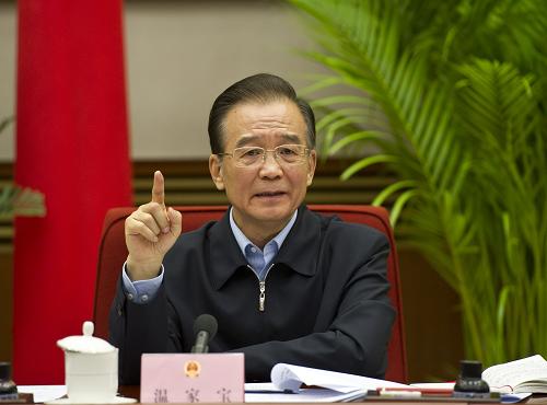 10月29日,國務院總理溫家寶在北京主持召開國務院常務會議,分析當前經(jīng)濟形勢,部署近期經(jīng)濟工作。新華社記者 李學仁 攝