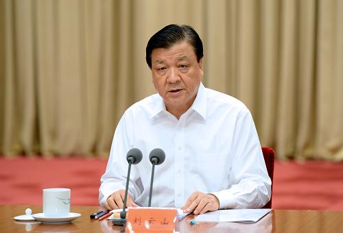 6月18日,中共中央政治局常委、中央黨的群眾路線教育實(shí)踐活動領(lǐng)導(dǎo)小組組長劉云山在北京出席黨的群眾路線教育實(shí)踐活動工作會議第二次全體會議并講話。新華社記者 馬占成 攝