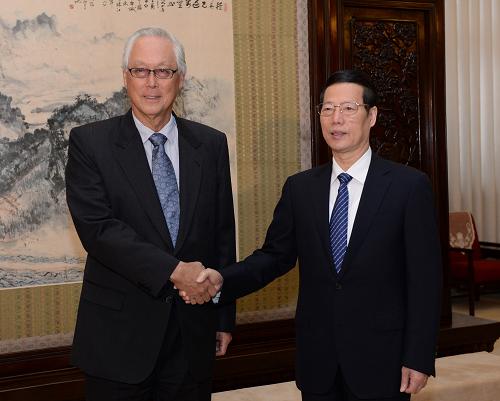 9月16日,中共中央政治局常委、國(guó)務(wù)院副總理張高麗在北京中南海紫光閣會(huì)見(jiàn)新加坡榮譽(yù)國(guó)務(wù)資政吳作棟一行。新華社記者 馬占成 攝