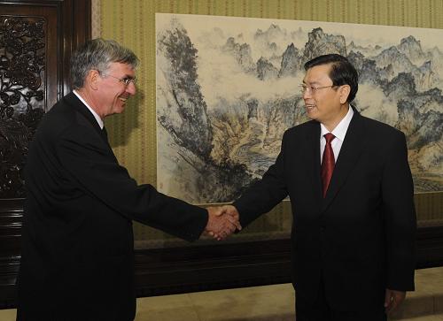 9月23日,國務(wù)院副總理張德江在北京中南海紫光閣會(huì)見法國賽峰集團(tuán)董事長(zhǎng)兼首席執(zhí)行官赫特曼。新華社記者 李學(xué)仁 攝