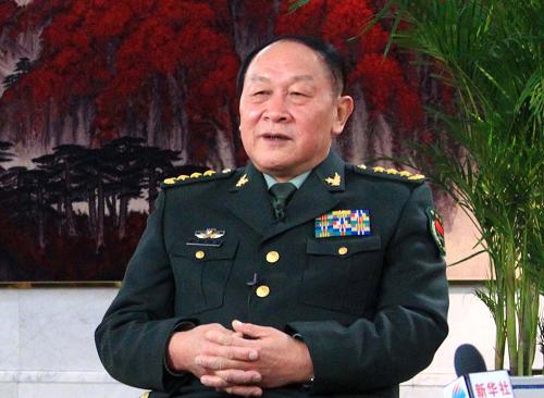中央軍委委員、國務委員兼國防部長梁光烈上將在北京八一大樓接受記者采訪(12月16日攝)。新華社記者 查春明攝