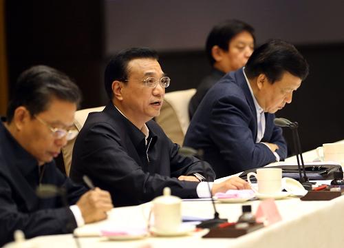 11月1日,地方政府職能轉(zhuǎn)變和機構(gòu)改革工作電視電話會議在北京召開。中共中央政治局常委、國務院總理、中央編制委員會主任李克強發(fā)表講話。新華社記者 劉衛(wèi)兵 攝