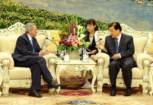 7月24日,中共中央政治局常委、中央書記處書記劉云山在北京人民大會堂會見古巴共產(chǎn)黨中央書記處書記、國際關(guān)系部部長何塞·拉蒙·巴拉格爾。新華社記者 劉建生 攝