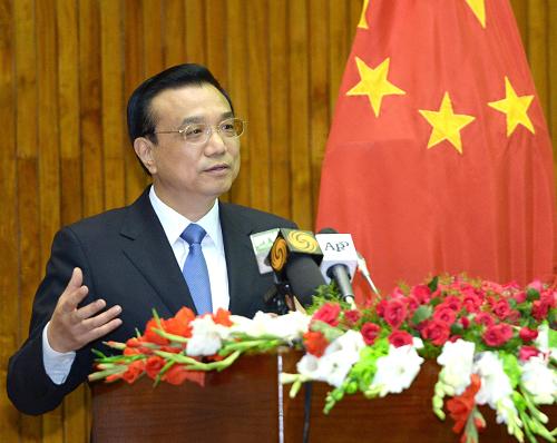 5月23日,國務(wù)院總理李克強(qiáng)在巴基斯坦參議院大廳發(fā)表演講。新華社記者 馬占成 攝