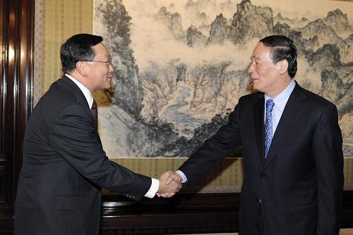 12月10日,中國國務(wù)院副總理王岐山在北京會見程守宗會長率領(lǐng)的美國百人會代表團(tuán)。新華社記者 謝環(huán)馳 攝
