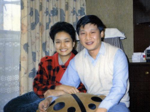 這是1989年9月,習(xí)近平和彭麗媛合影。新華社發(fā)
