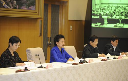 12月29日,中共中央政治局委員、國(guó)務(wù)委員、國(guó)務(wù)院第三次全國(guó)文物普查領(lǐng)導(dǎo)小組組長(zhǎng)劉延?xùn)|在北京出席第三次全國(guó)文物普查工作電視電話會(huì)議并講話。新華社記者 謝環(huán)馳 攝
