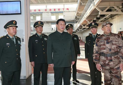 11月28日,中共中央總書記、國家主席、中央軍委主席習(xí)近平視察濟(jì)南軍區(qū)部隊(duì)。這是習(xí)近平實(shí)地察看濟(jì)南軍區(qū)直屬隊(duì)新兵團(tuán)訓(xùn)練情況。新華社記者 李剛 攝