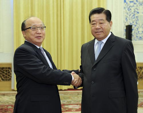 7月7日,中共中央政治局常委、全國政協(xié)主席賈慶林在北京人民大會堂會見來京參訪的臺灣臺中市市長胡志強。新華社記者 謝環(huán)馳 攝