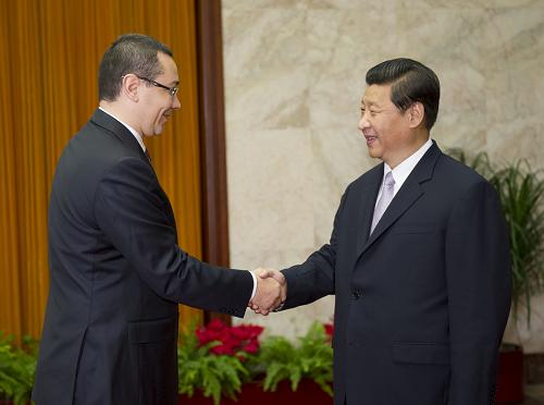 7月2日,國家主席習(xí)近平在北京人民大會(huì)堂會(huì)見來華出席中國-中東歐國家地方領(lǐng)導(dǎo)人會(huì)議的羅馬尼亞總理蓬塔。 新華社記者 謝環(huán)馳 攝