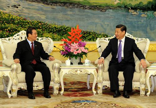12月6日,國家主席習(xí)近平在北京人民大會堂會見韓國國會議長姜昌熙。新華社記者 饒愛民 攝