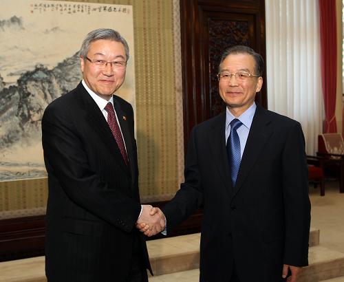 3月29日,中國國務院總理溫家寶在北京中南海會見韓國外交通商部長官金星煥。新華社記者 劉衛(wèi)兵 攝