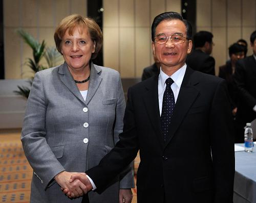 12月17日,國務(wù)院總理溫家寶在哥本哈根會見德國總理默克爾。新華社記者 劉建生 攝