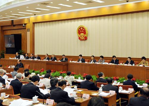 10月27日,十一屆全國人大常委會(huì)第十一次會(huì)議在北京人民大會(huì)堂舉行第一次全體會(huì)議。吳邦國委員長主持會(huì)議。新華社記者 李學(xué)仁 攝