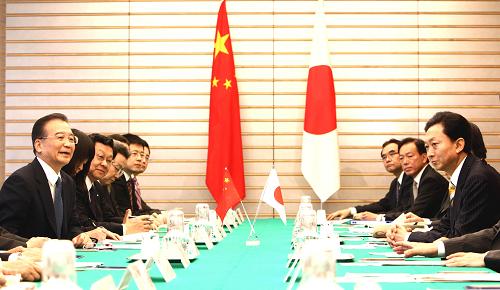 5月31日,正在日本訪問的中國國務(wù)院總理溫家寶在東京與日本首相鳩山由紀(jì)夫舉行會談。新華社記者 姚大偉 攝