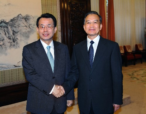 9月7日,中國(guó)國(guó)務(wù)院總理溫家寶在中南海紫光閣會(huì)見韓國(guó)總理韓升洙。溫家寶對(duì)韓升洙前來出席北京殘奧會(huì)開幕式表示歡迎。新華社記者 李濤 攝
