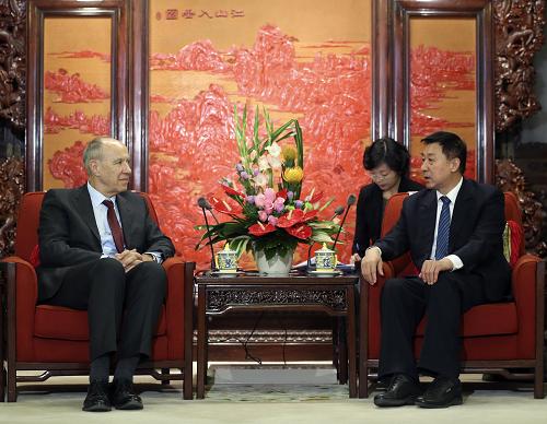 11月11日,中國國務(wù)委員王勇在北京中南海會見世界知識產(chǎn)權(quán)組織總干事高銳。新華社記者 丁林 攝