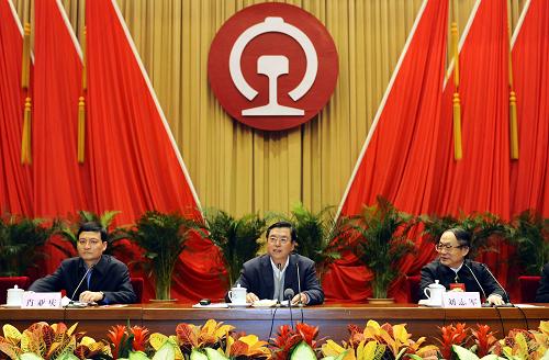 1月7日,中共中央政治局委員、國務(wù)院副總理張德江在北京出席全國鐵路工作會議并講話。新華社記者謝環(huán)馳攝