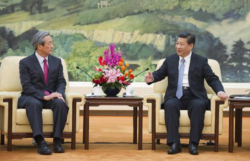 2月21日,國家主席習(xí)近平在北京人民大會堂會見以韓中議員外交協(xié)議會會長鄭夢準(zhǔn)為團長的韓國國會代表團。新華社記者 黃敬文 攝