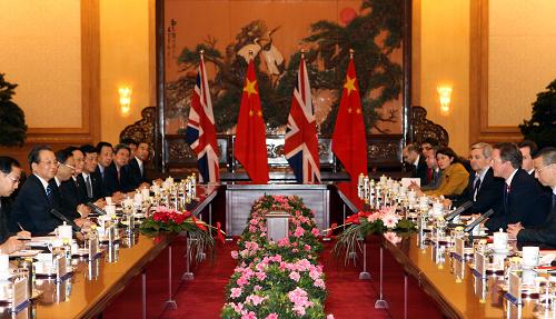 11月9日,中國國務院總理溫家寶在北京人民大會堂與英國首相戴維·卡梅倫舉行會談。新華社記者 姚大偉 攝