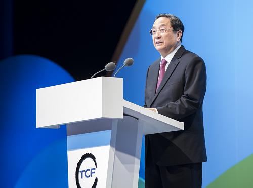 5月18日,全國(guó)政協(xié)主席俞正聲在浙江杭州出席太湖文化論壇第二屆年會(huì)開(kāi)幕式,并發(fā)表題為《加強(qiáng)國(guó)際合作,建設(shè)生態(tài)文明》的主旨講話。新華社記者 王曄 攝