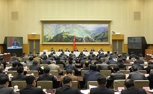 3月15日,國務(wù)院在北京召開全國森林草原防火工作電視電話會(huì)議。中共中央政治局委員、國務(wù)院副總理回良玉出席會(huì)議并講話。新華社記者丁林?jǐn)z