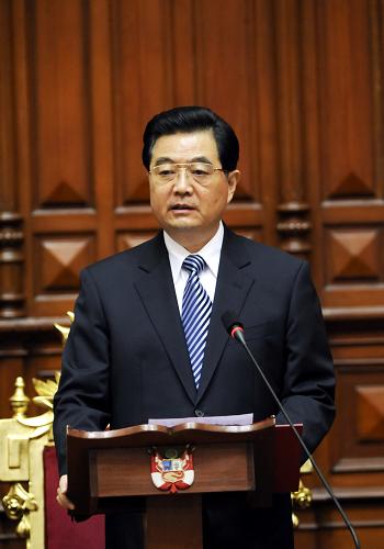 11月20日,國家主席胡錦濤在秘魯國會發(fā)表了題為《共同構筑新時期中拉全面合作伙伴關系》的重要演講,就發(fā)展中國和拉美各國友好合作關系作了全面闡述。新華社記者李學仁攝