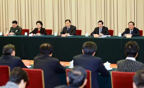 3月1日,中央精神文明建設(shè)指導(dǎo)委員會(huì)在北京召開(kāi)紀(jì)念毛澤東等老一輩革命家為雷鋒同志題詞五十周年座談會(huì)。中共中央政治局常委、中央文明委主任劉云山出席會(huì)議并講話。新華社記者 李濤 攝