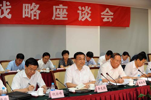 7月21日,中共中央政治局常委、國務院副總理李克強在北京出席環(huán)境宏觀戰(zhàn)略座談會并發(fā)表重要講話。新華社記者 饒愛民 攝