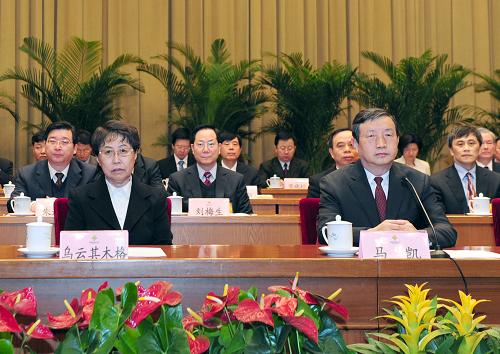 3月21日,中華全國(guó)供銷合作社第五次代表大會(huì)在北京召開。全國(guó)人大常委會(huì)副委員長(zhǎng)烏云其木格、國(guó)務(wù)委員兼國(guó)務(wù)院秘書長(zhǎng)馬凱出席大會(huì)。新華社記者 張鐸 攝