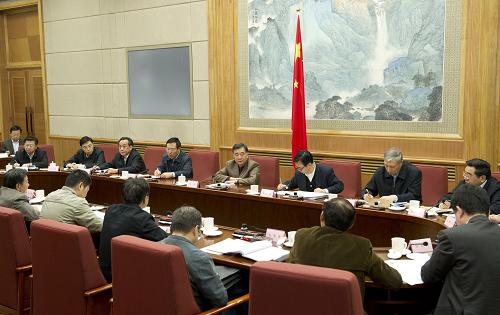 4月28日,全國打擊侵犯知識產(chǎn)權(quán)和制售假冒偽劣商品工作領(lǐng)導(dǎo)小組在北京召開全體會議。國務(wù)院副總理、領(lǐng)導(dǎo)小組組長汪洋出席會議并講話。新華社記者黃敬文攝