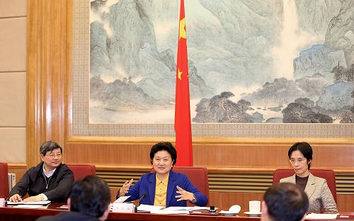 1月22日,中共中央政治局委員、國(guó)務(wù)院副總理劉延?xùn)|在北京與新一屆中國(guó)足協(xié)執(zhí)委、足球界代表座談并講話。新華社記者李明攝