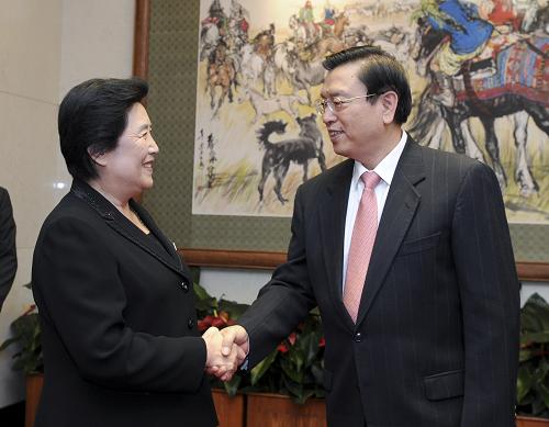 12月15日,中國國務院副總理張德江在北京釣魚臺國賓館會見朝鮮副總理韓光復。 新華社記者 王曄 攝