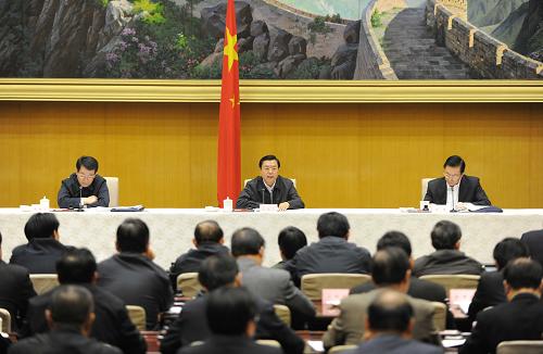 1月18日,國務(wù)院在北京召開全國安全生產(chǎn)電視電話會(huì)議。中共中央政治局委員、國務(wù)院副總理、國務(wù)院安全生產(chǎn)委員會(huì)主任張德江出席會(huì)議并講話。新華社記者 丁林 攝