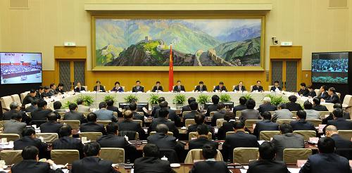 溫家寶出席國務(wù)院第二次廉政工作會議并講話 3月24日,國務(wù)院召開第二次廉政工作會議,國務(wù)院總理溫家寶在會上發(fā)表講話。 新華社記者 黃敬文攝