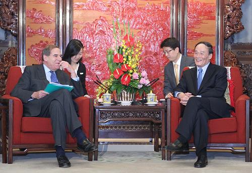 12月1日,中國國務院副總理王岐山在北京中南海會見英國首相貿易顧問里昂·布里坦勛爵。 新華社記者 丁林 攝