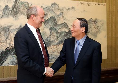1月29日,國務(wù)院副總理王岐山在北京中南海會見美國國會眾議院“美中工作小組”共同主席里克·拉森率領(lǐng)的美眾議員代表團(tuán)。新華社記者 姚大偉 攝